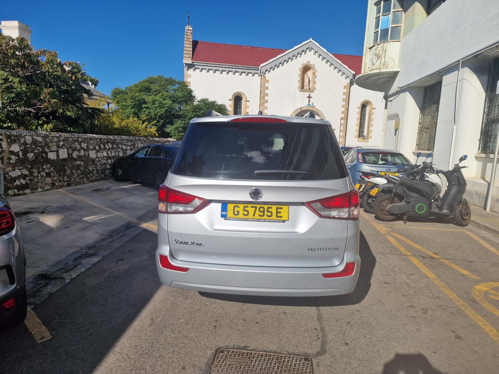 Silver SsangYong Rodius, rear view